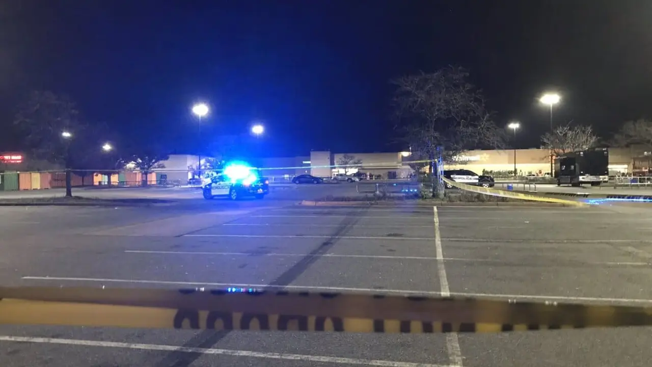 Imagen zona precintada por la policía frente al supermercado Walmart.  Fuente CNN
