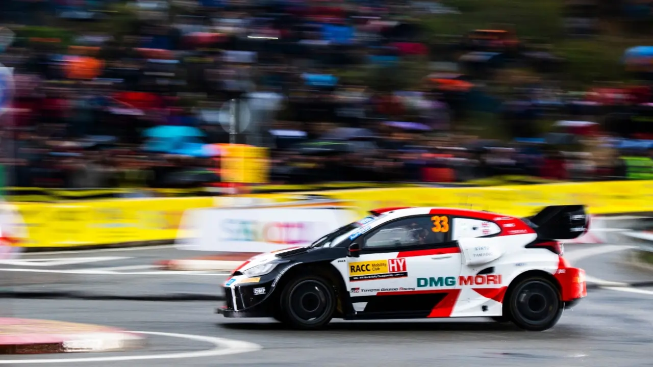 Elfyn Evans en el RallyRACC 2022 con su Toyota GR Yaris Rally1