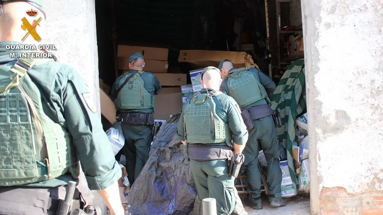 La Guardia Civil desarticula una organización criminal dedicado a robar en el interior de camiones por el método del lonero