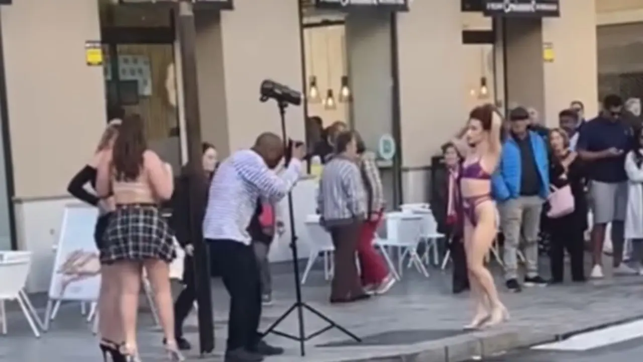 Imagen de las mujeres en ropa interior.  Fuente Marbellasequeja
