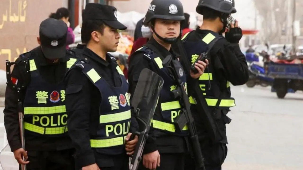 Imagen de policías chinos en Xinjiang. Fuente Reuters 