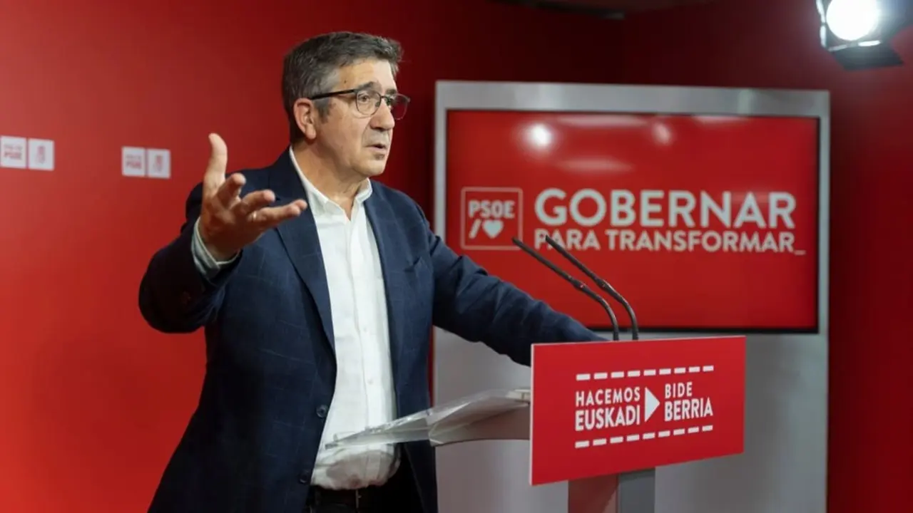 El portavoz del PSOE en el Congreso, Patxi López, durante una comparecencia