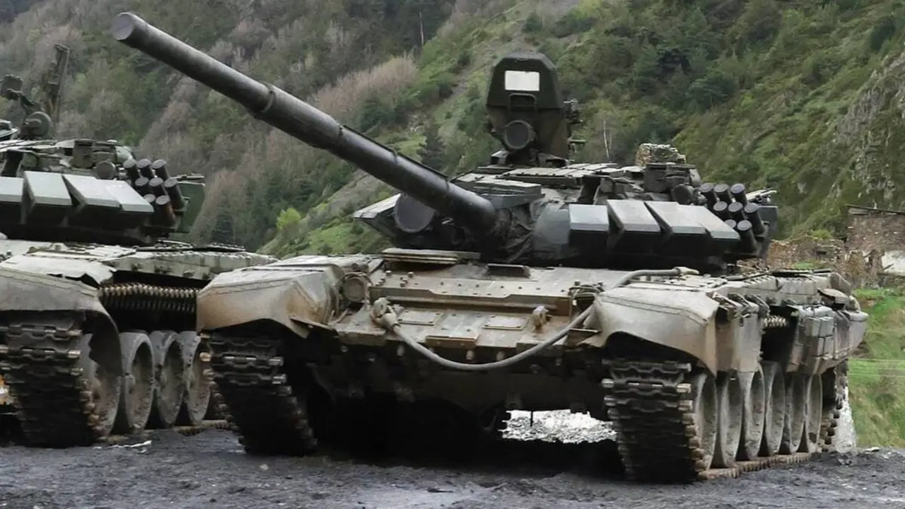 Imagen de un tanque ruso durante la invasión.  Fuente Agencia TASS