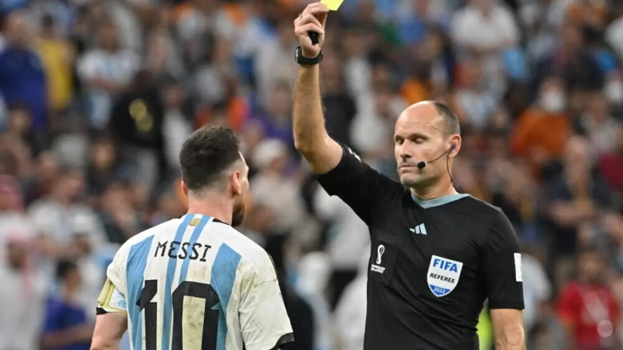 Mateu Lahoz y Leo Messi | Fuente: Getty Images