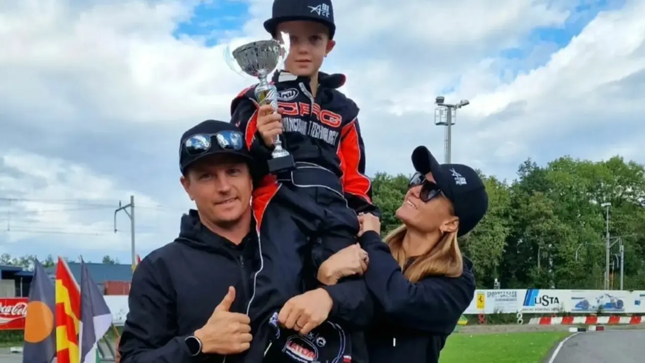 Kimi Räikkönen, Robin Ace y Minttu Räikkönen | Fuente: @kimimatiasraikkonen