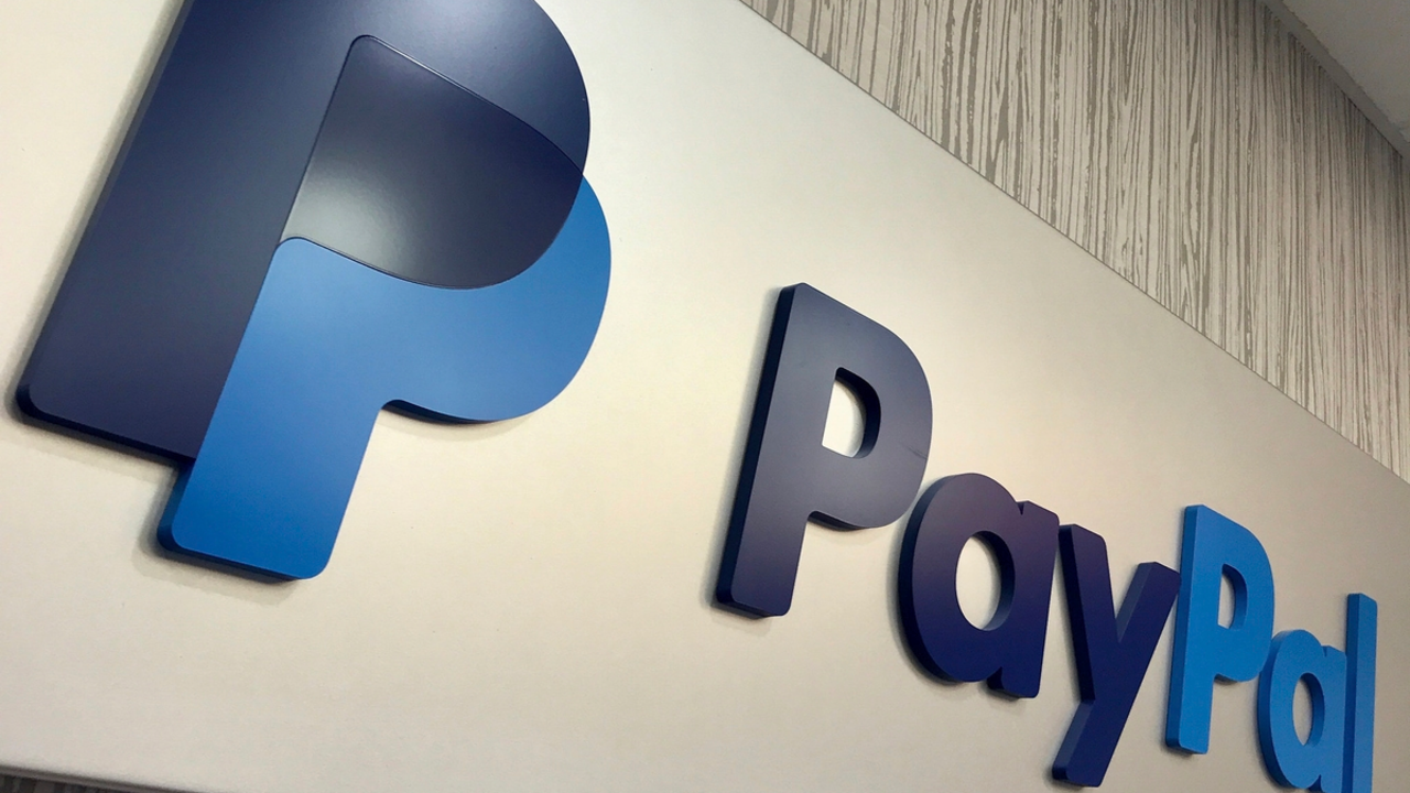 Paypal Sign, company logo. Location unknown - September 18, 2019