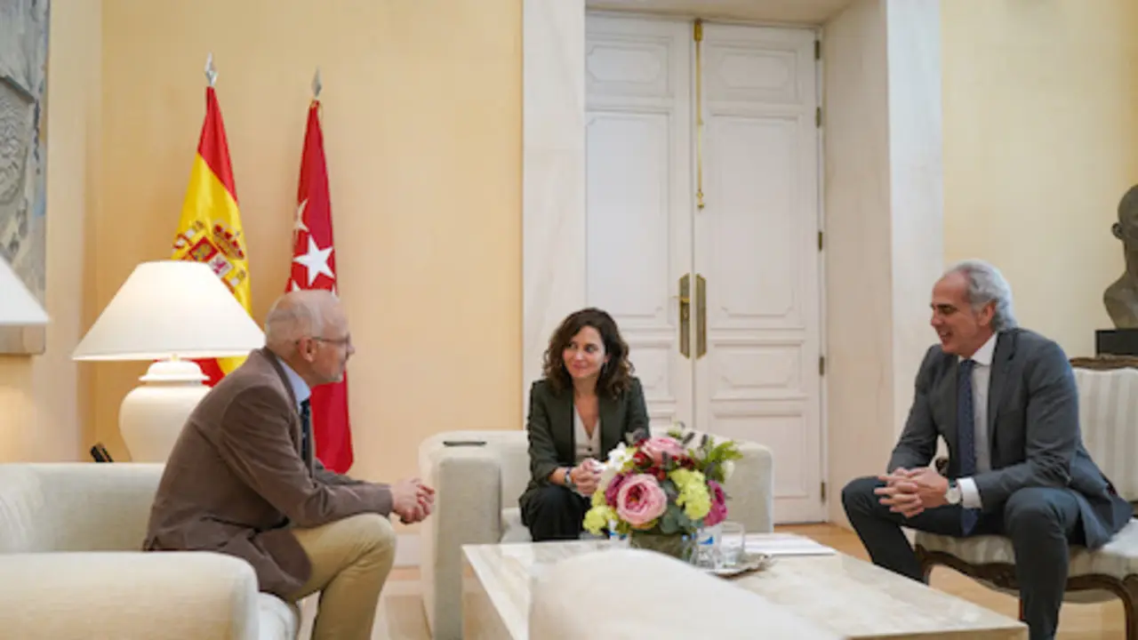 DÍAZ AYUSO SE REÚNE CON EL PRESIDENTE DEL ILUSTRE COLEGIO OFICIAL DE MÉDICOS DE MADRID