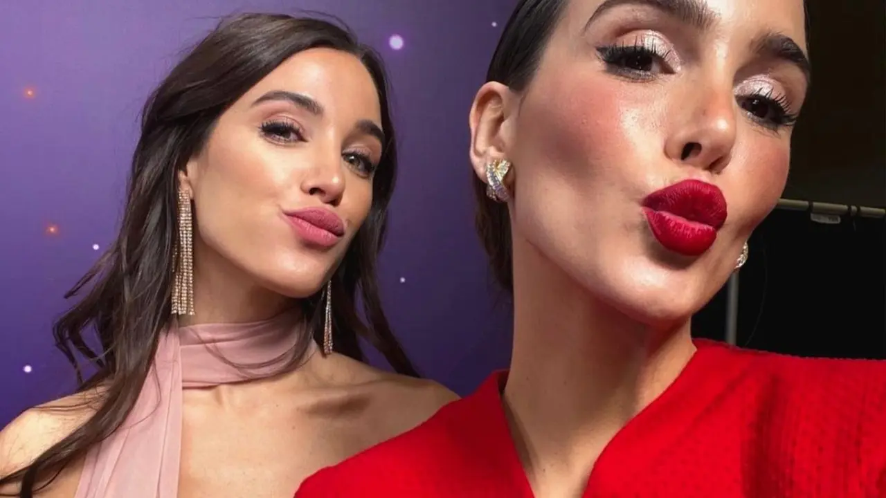 Rocío Osorno y su amiga Teresa Bass, en un selfie durante la gala de los Goya 2023 / Instagram @rocioosorno