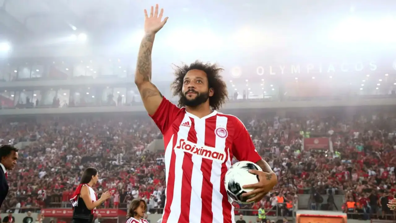 Marcelo con la camiseta del Olympiacos | Fuente: Olympiacos