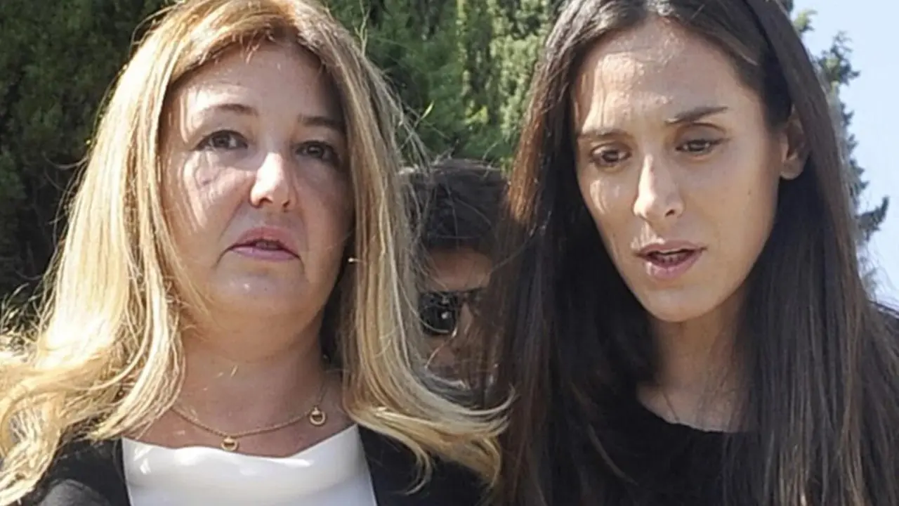 Laura Boyer con Tamara Falcó en el entierro de su padre, Miguel Boyer
