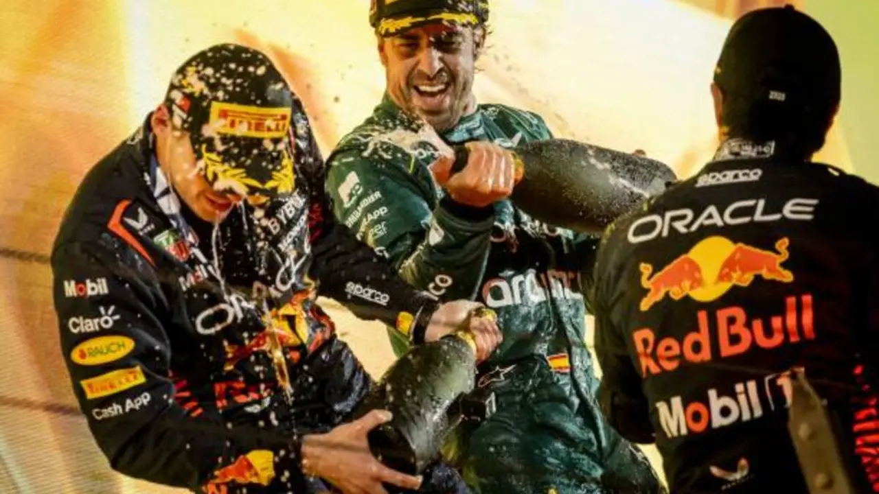 Max Verstappen, Sergio Pérez y Fernando Alonso en el podio del Gran Premio de Baréin 2023 | Fuente: Getty Images