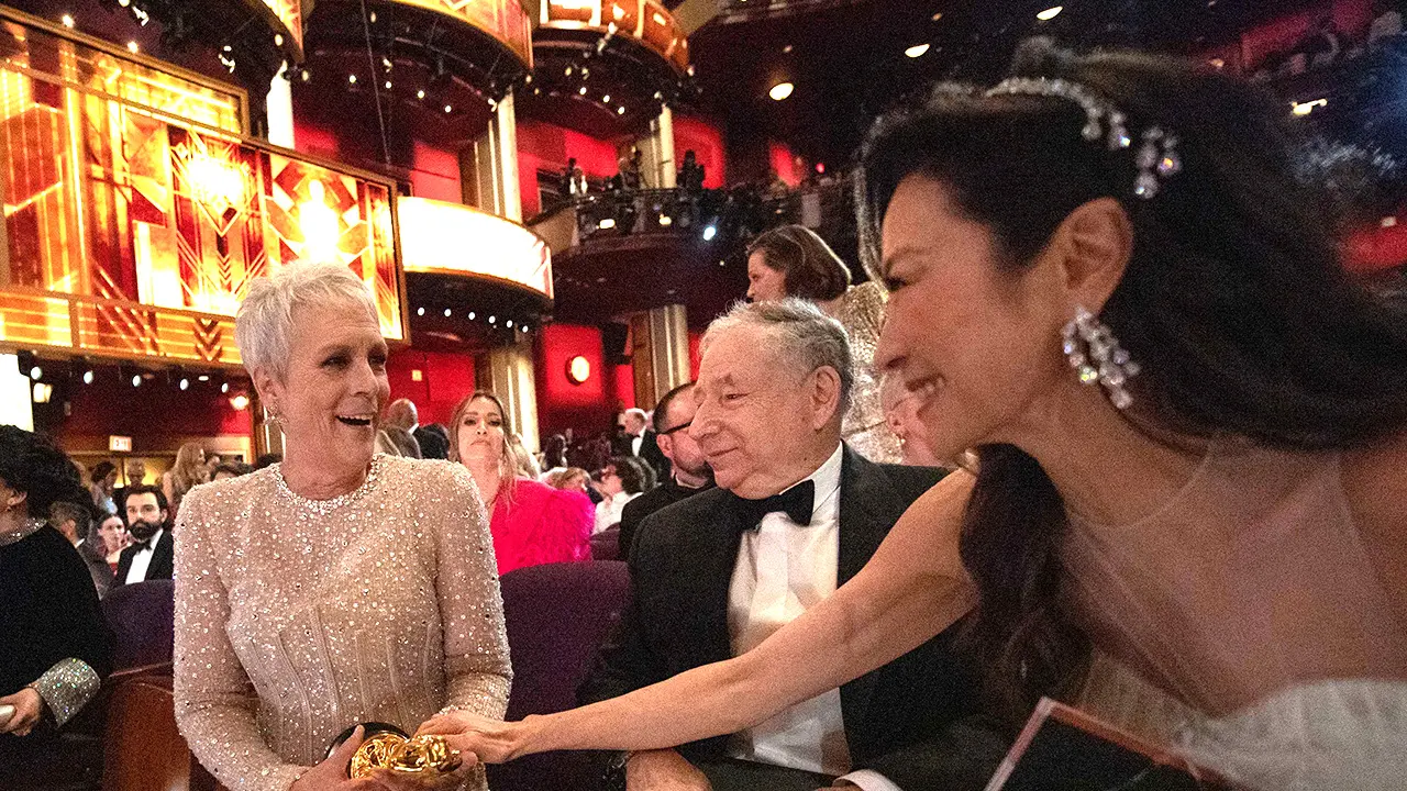 Michelle Yeoh y Jamie Lee Curtis en la Gala de los Oscars. (Foto: Oscars Academy A.M.P.A.S.©)