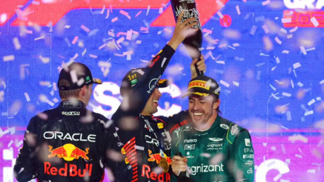 Max Verstappen, Sergio Pérez y Fernando Alonso en el podio del Gran Premio de Arabia Saudí 2023 | Fuente: Getty Images