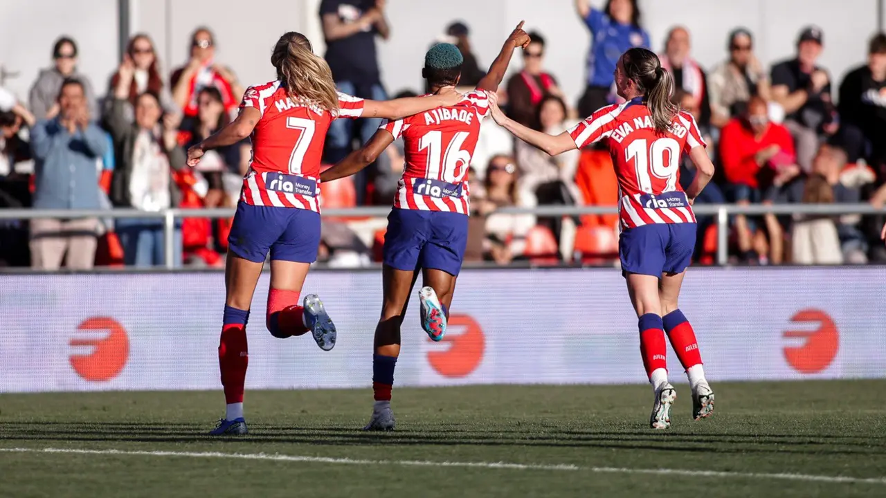 El Atlético de Madrid celebra su victoria con el Valencia | Fuente: @AtletiFemenino
