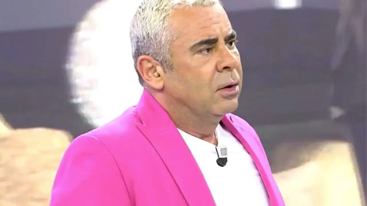 Jorge Javier Vázquez en un momento de Sálvame donde criticó la actitud de Anabel y del clan Pantoja - Mediaset 