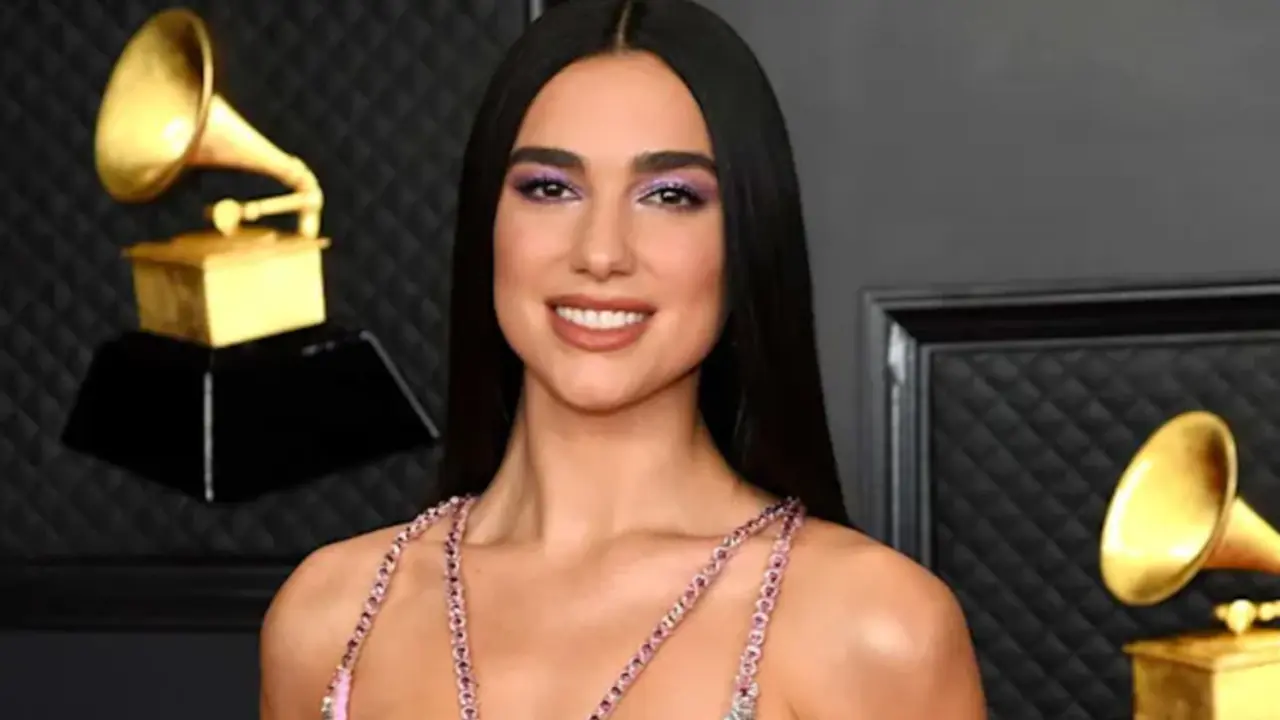 Dua Lipa confirma su nueva relación junto a una bonita foto romántica