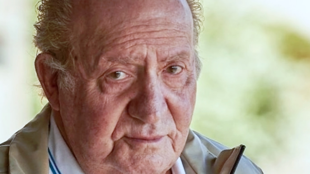 El rey emérito Juan Carlos I ha negado a través de un comunicado la paternidad de Alejandra de Rojas, hija de Rosario Palacios.