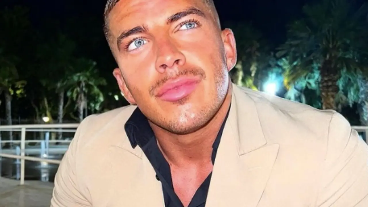 Rafa Mateo, ex concursante de 'Quién quiere casarse con mi hijo' sufre un ictus a los 29 años. ¿Qué ha sido de él y su hermano Christopher, ganador de 'Supervivientes'? Te lo contamos. / Instagram @rafamateooff