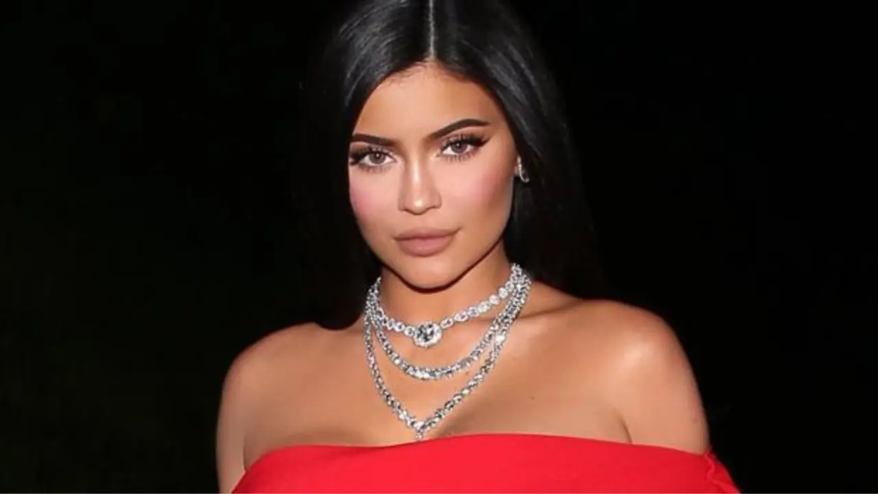 Los seguidores de Kylie Jenner, alucinando, tras la publicación de una imagen de su hijo