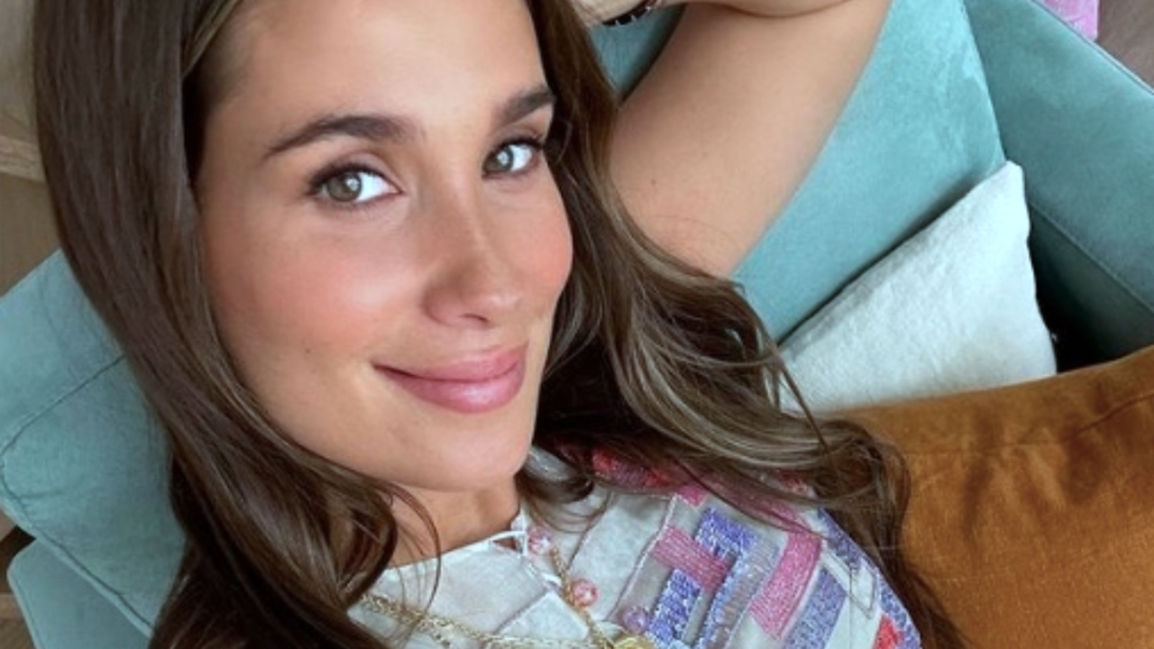 María Pombo ha contado cómo fue el parto de su hija Vega, que terminó inesperadamente en cesárea / Instagram @mariapombo
