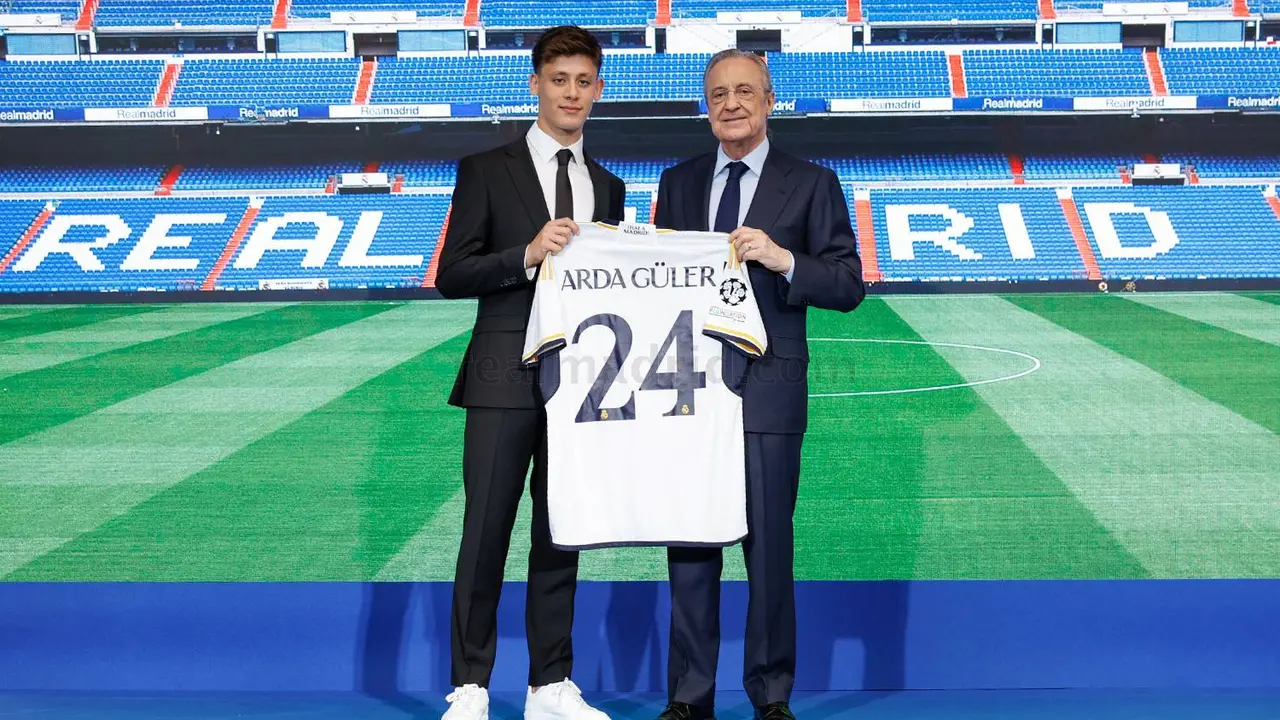 Arda Güler y Florentino Pérez | Fuente: María Jiménez - Real Madrid