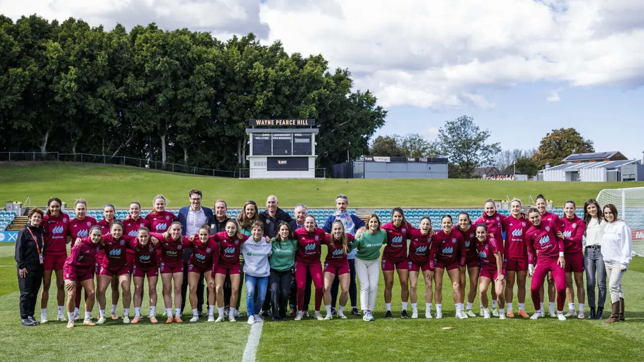 Sandra Sánchez, Queralt Castellet y Lucía Martiño se han desplazado hasta Australia de la mano de Iberdrola para apoyar a la Selección en su cita más importante