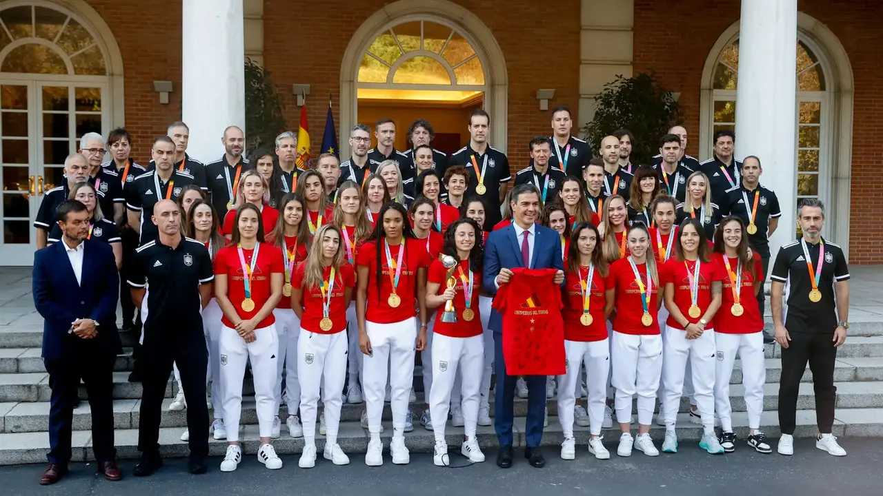 Pedro Sánchez recibe a las Campeonas del Mundo en La Moncloa | Fuente: La Moncloa