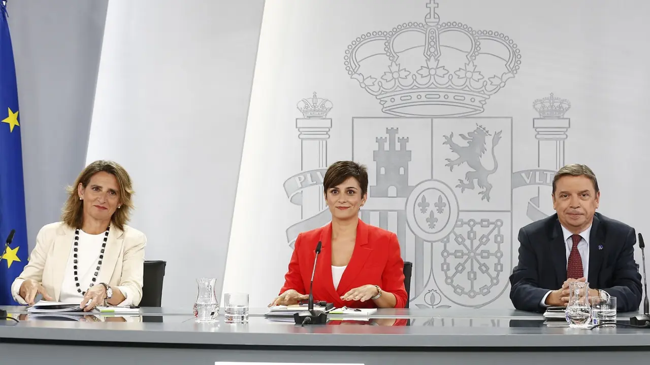 La ministra para la Transición Ecológica y el Reto Demográfico en funciones, la ministra de Política Territorial en funciones, y el ministro de Agricultura, Pesca y Alimentación en funciones, tras el Consejo de Ministros Pool Moncloa/Jose Manuel Alvarez. La Moncloa, Madrid