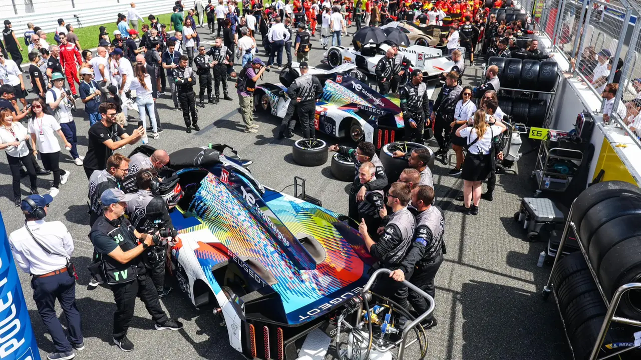 94 DUVAL Loic (fra), MENEZES Gustavo (usa), VANDOORNE Stoffel (bel), Peugeot TotalEnergies, Peugeot 9x8, starting grid, grille de depart during the 6 Hours of Fuji 2023, 6th round of the 2023 FIA World Endurance Championship, from September 7 to 10, 2023 on the Fuji Speedway, in Oyama, Japan - Photo Antonin Vincent / DPPI