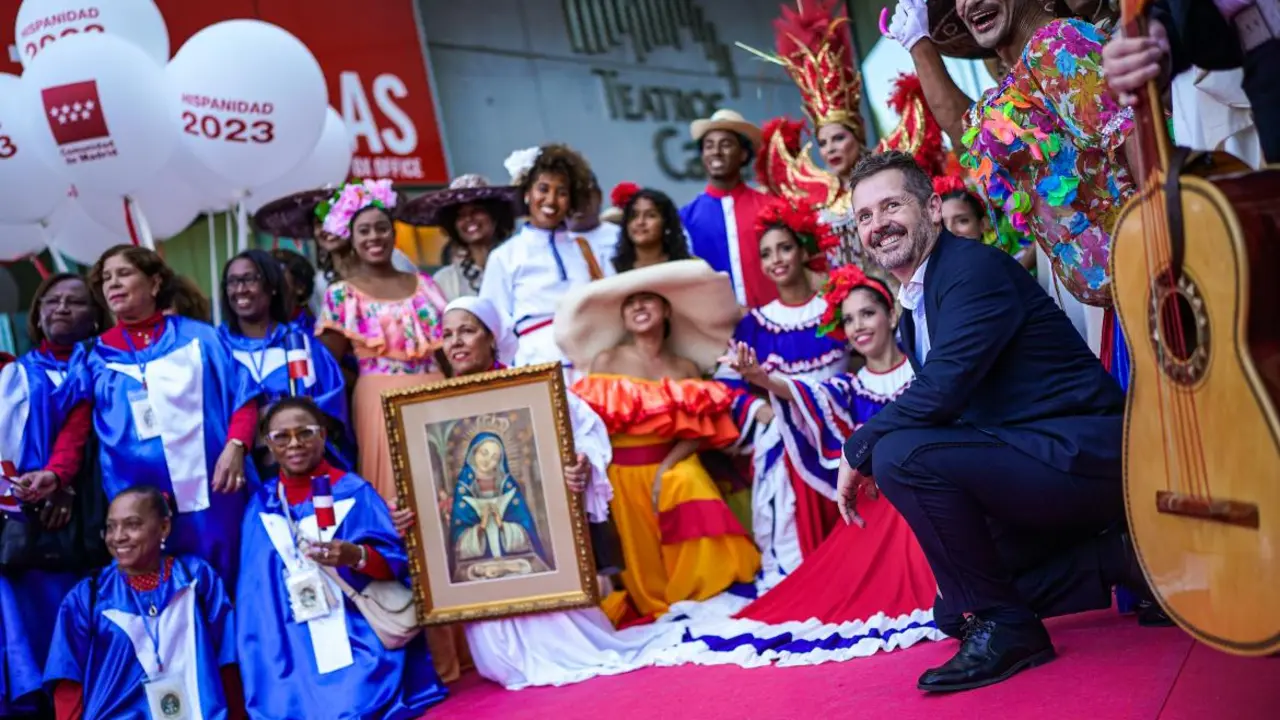 La Comunidad de Madrid reivindica el mestizaje cultural en la Cabalgata de la Hispanidad 2023 que ha reunido a más de 600 artistas