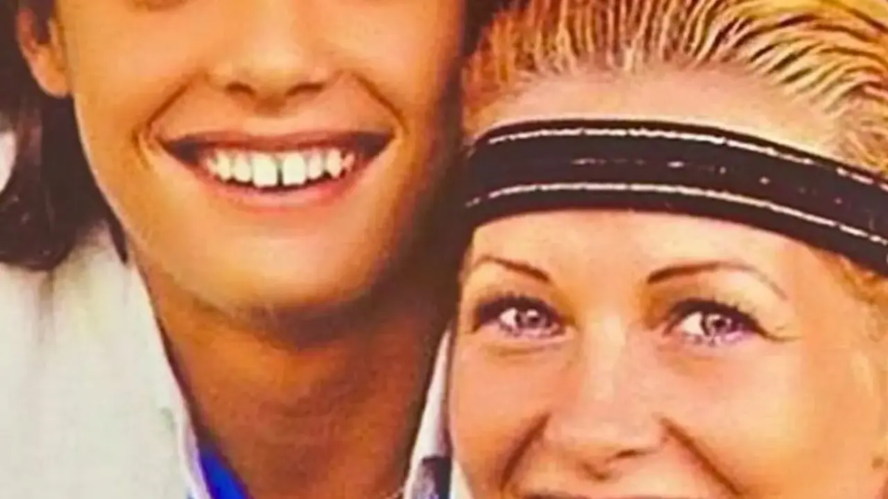 Luis Miguel en una imagen de su infancia con su madre, Marcela Basteri - IG @luismiguel