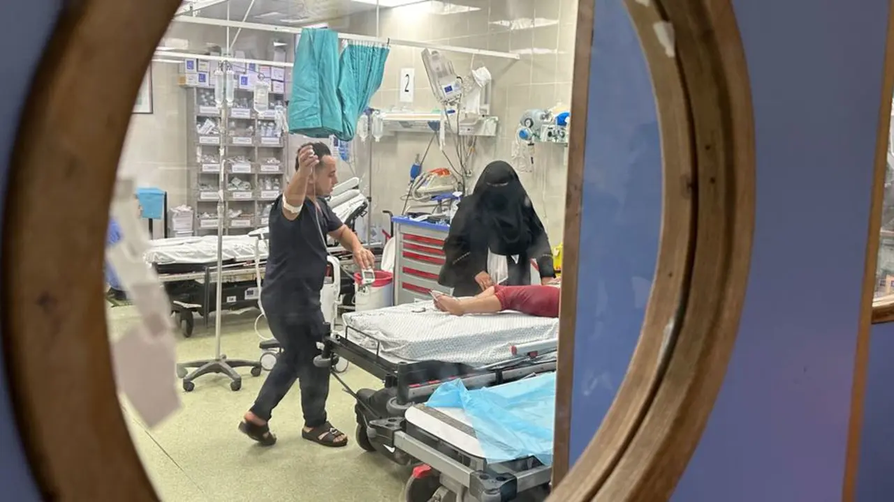 © WHO A patient is treated at the Nasser Medical Complex in Khan Yunis in the south of Gaza.