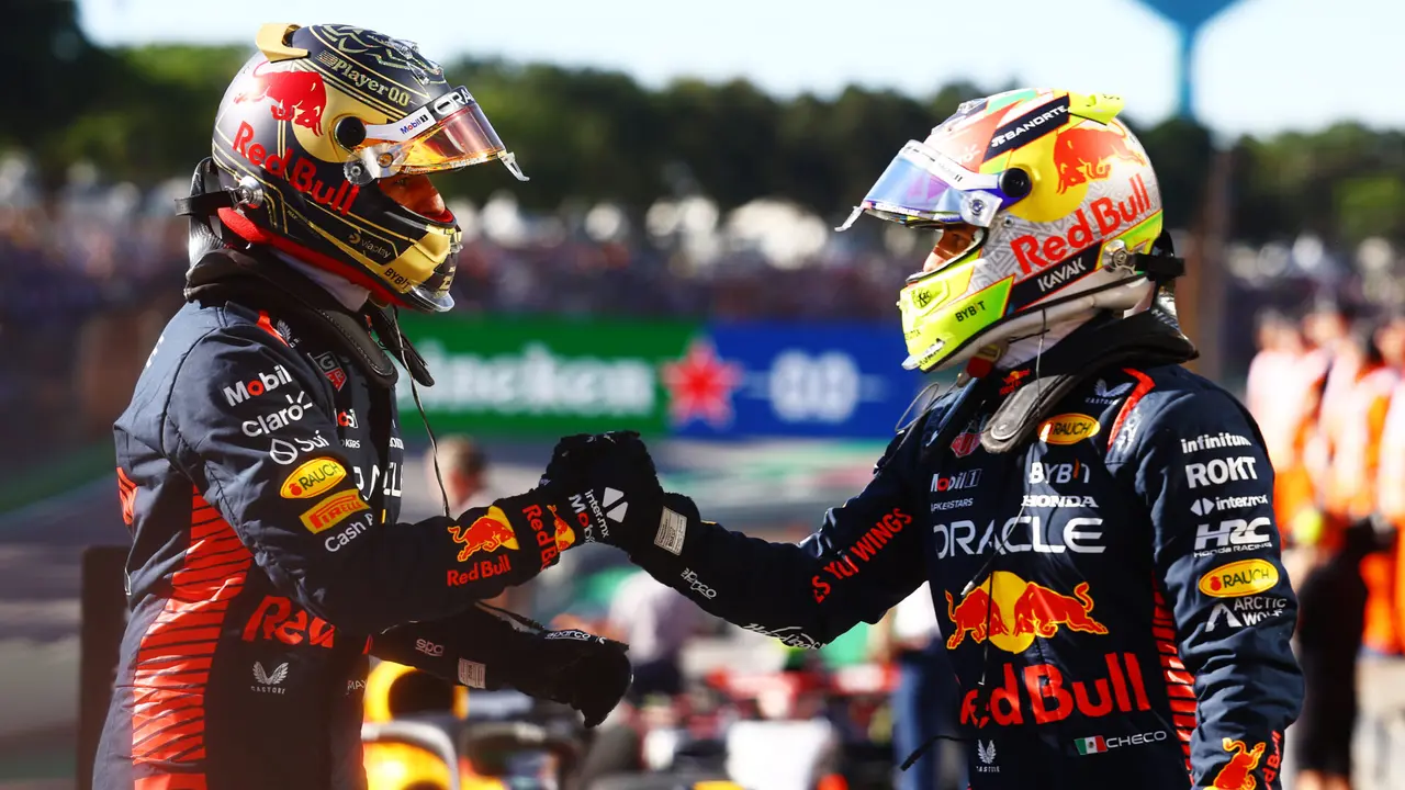 Max Verstappen y Sergio Pérez en la sprint de Brasil | Fuente: Red Bull