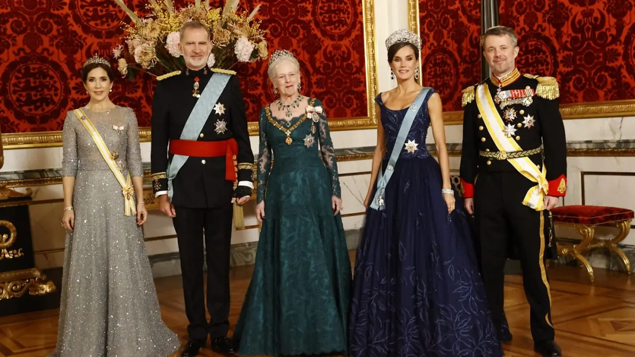 © Casa de S.M. el Rey / Sus Majestades los Reyes junto a Su Majestad la Reina Margarita y los Príncipes Herederos