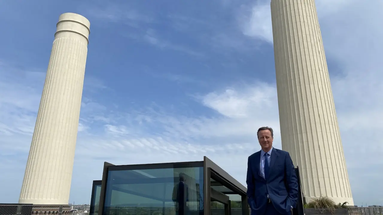 David Cameron / Red Social X
