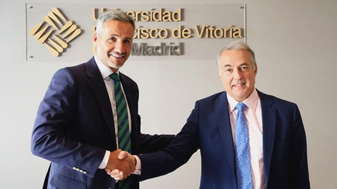 El director general de Madrileña Red de Gas, Alejandro Lafarga, y el vicerrector de Investigación de la Universidad Francisco de Vitoria, Alberto López Rosado.
