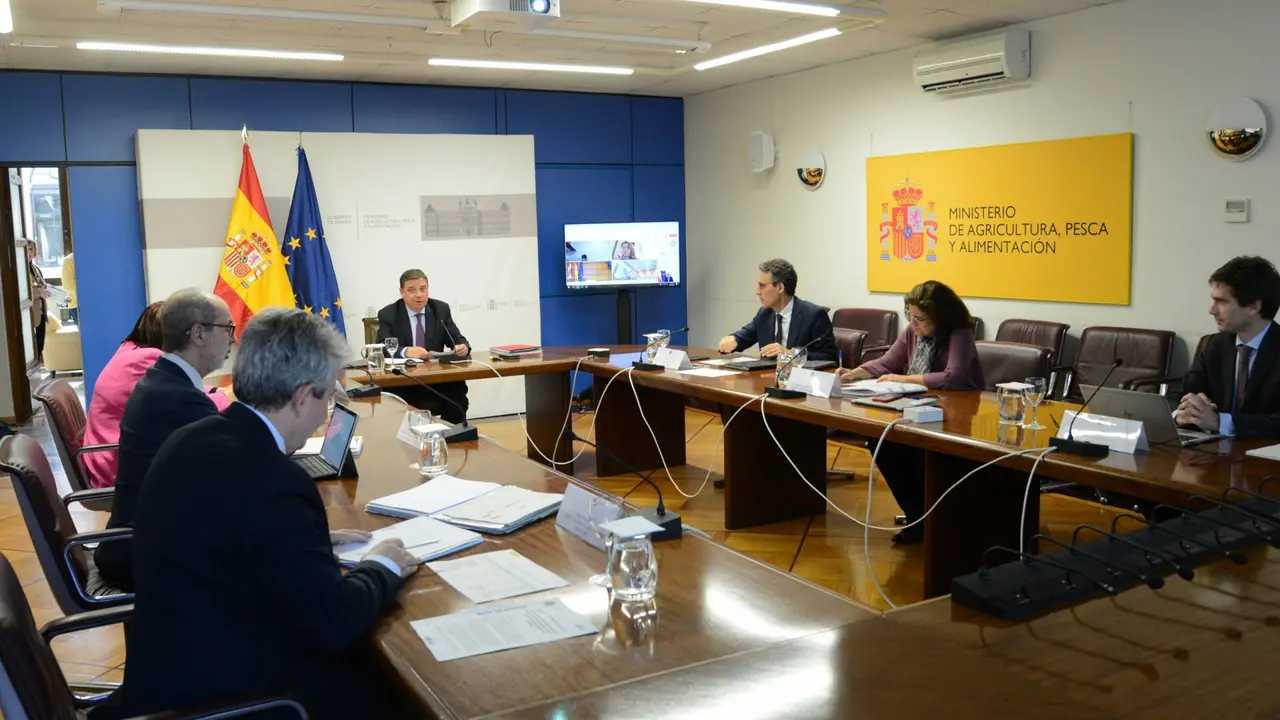 Luis Planas en la reunión con las comunidades | Fuente: Agricultura, Pesca y Alimentación