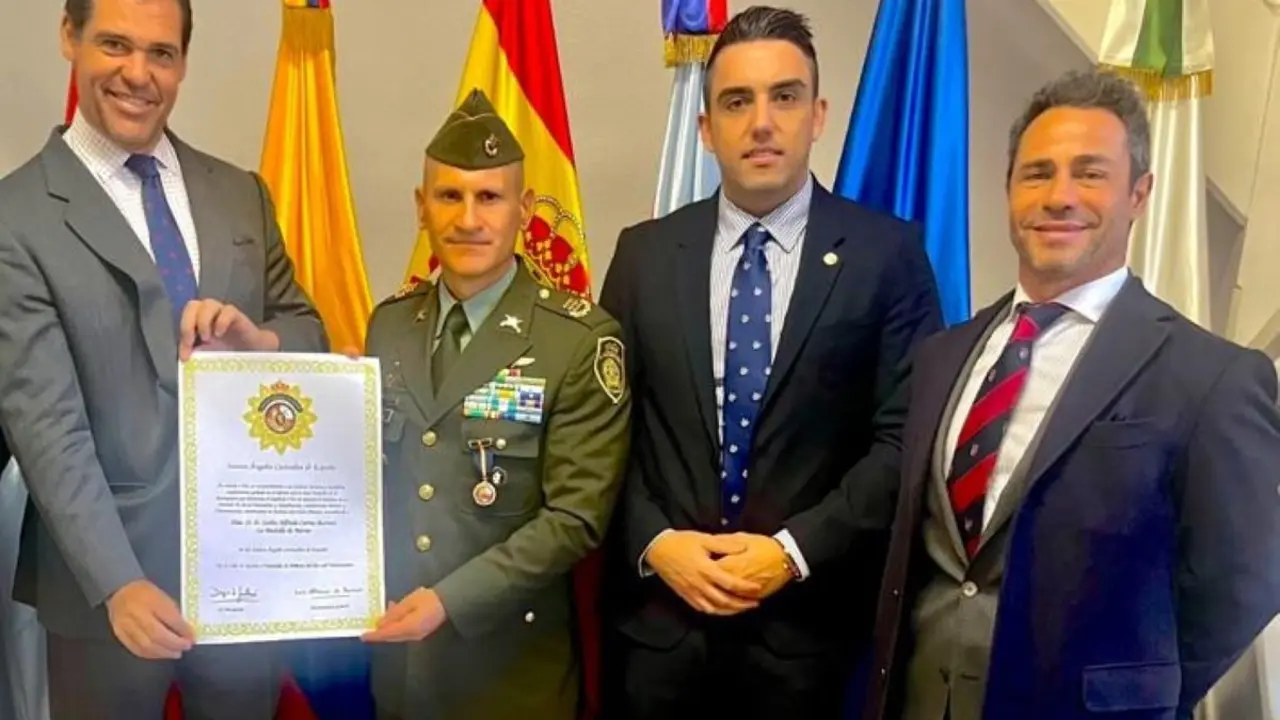 El coronel Currea Barrera recibe la Medalla de Mérito de los Santos Ángeles Custodios 
