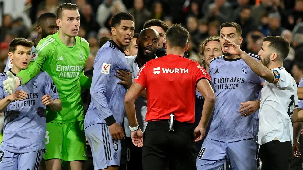 Polémica en el Valencia-Real Madrid | Fuente: Getty Images