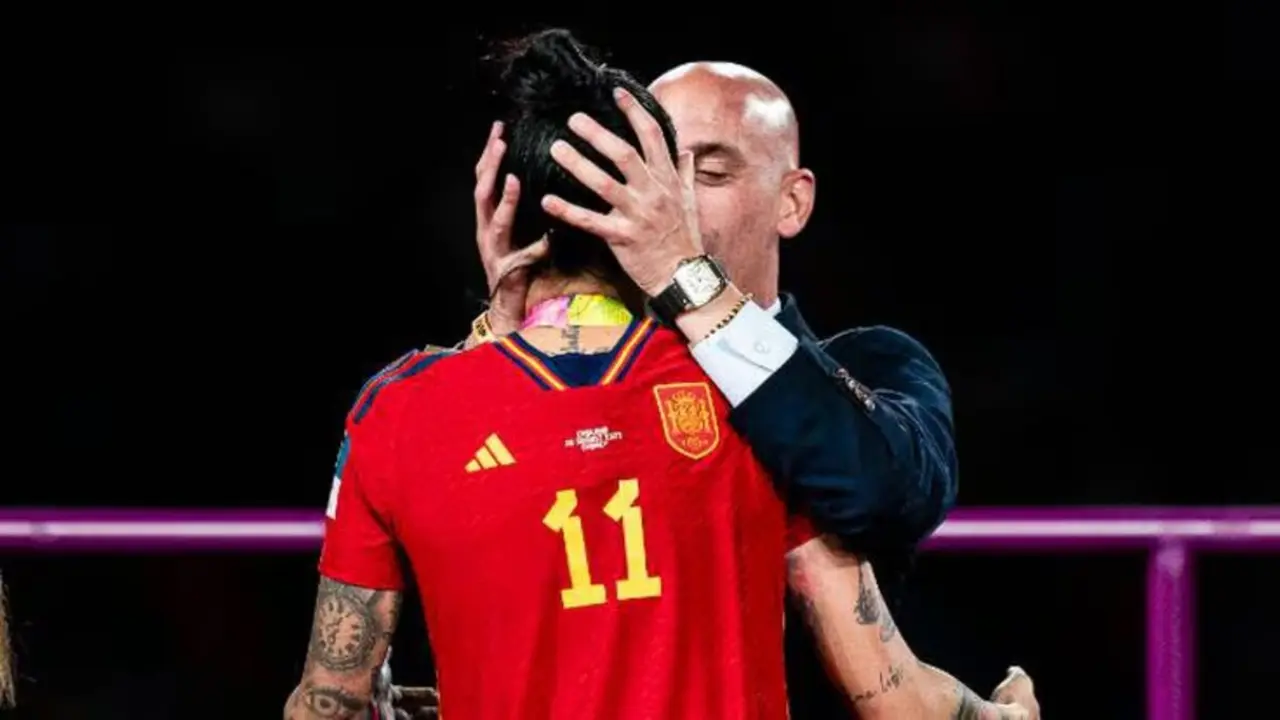 Luis Rubiales y Jenni Hermoso en la final del Mundial | Fuente: Getty Images