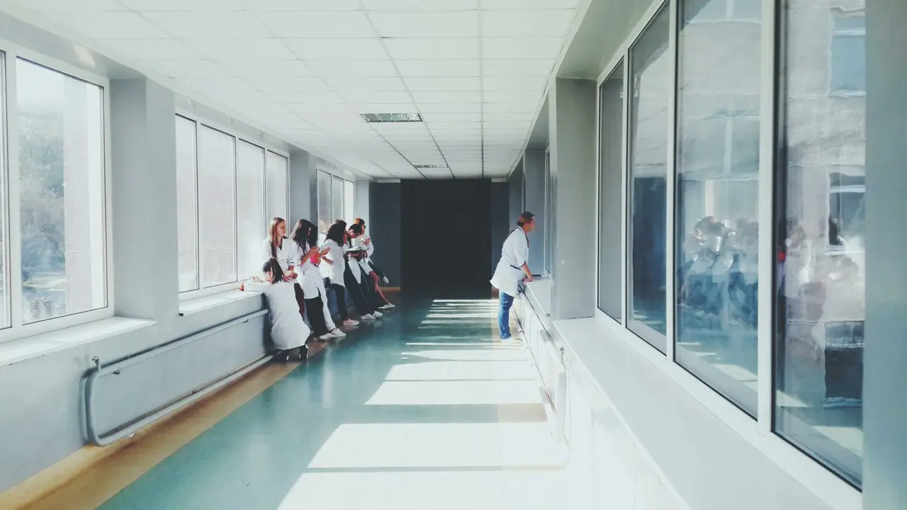 Pasillo de un hospital | Fuente: Pexels