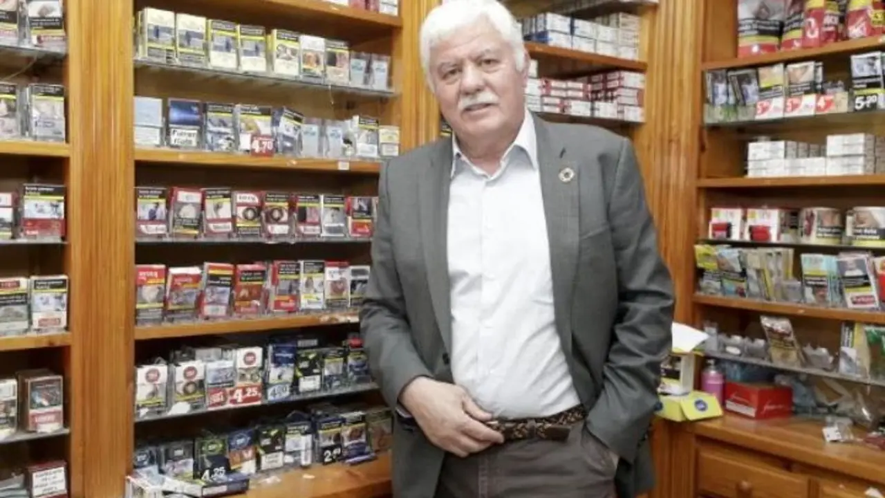 Tovar, en un estanco (Mangreen1976)