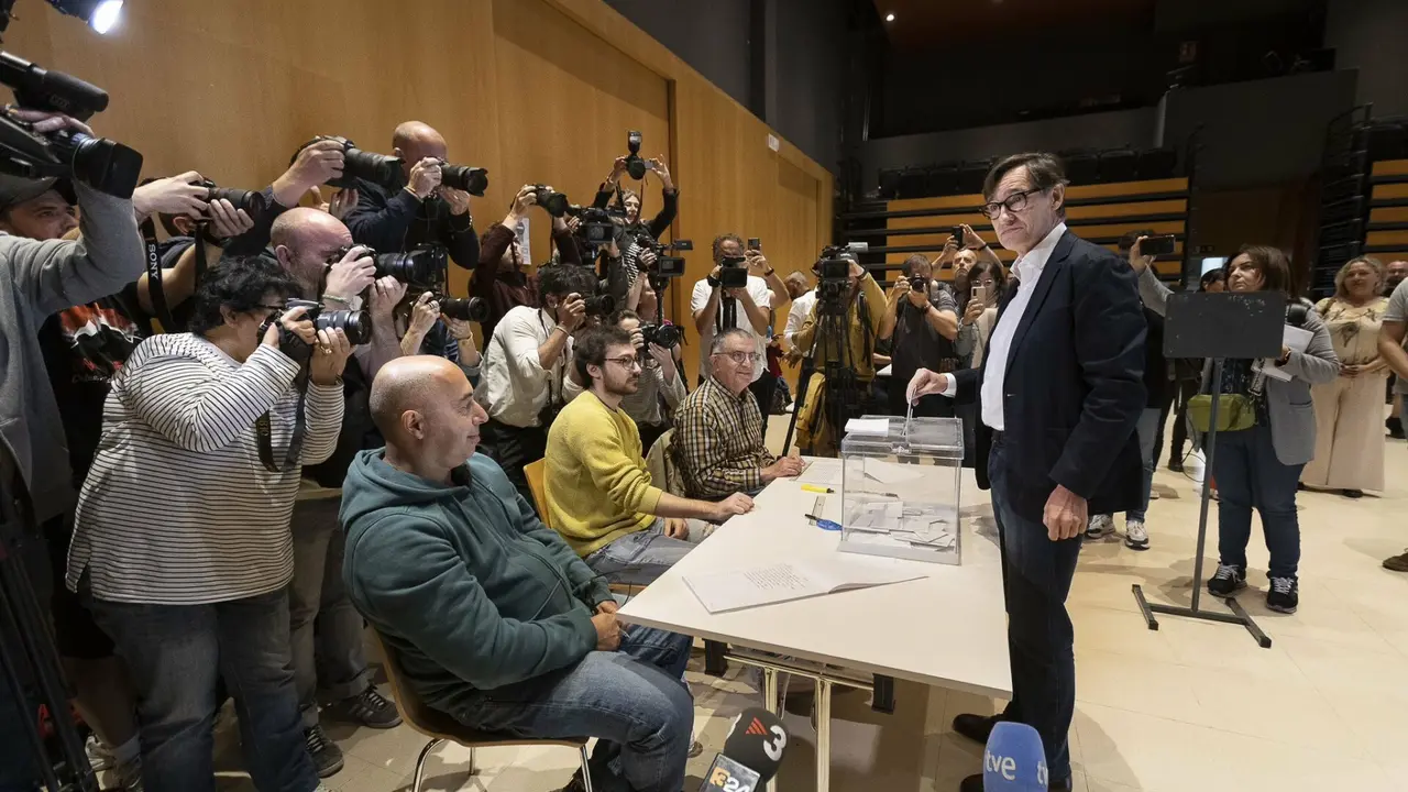 Salvador Illa vota en las elecciones catalanas | Fuente: PSC