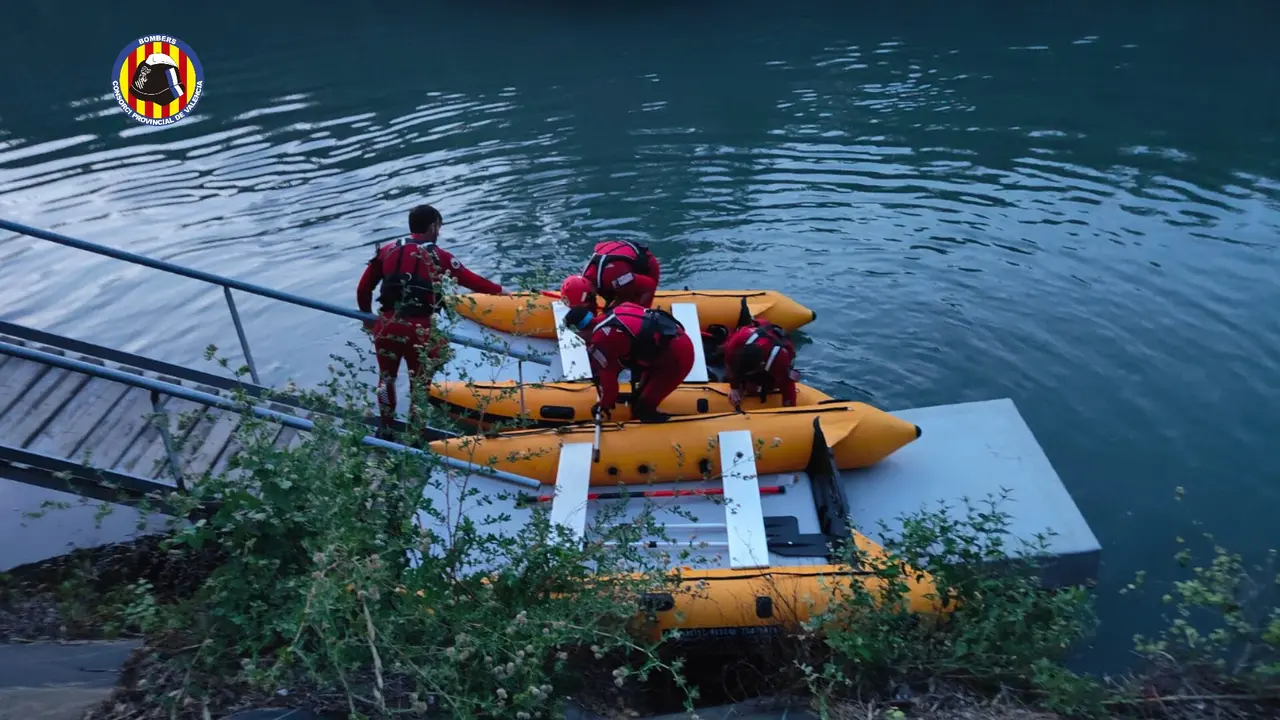 Equipo de emergencias en el río Júcar | Fuente: @VOSTcvalenciana