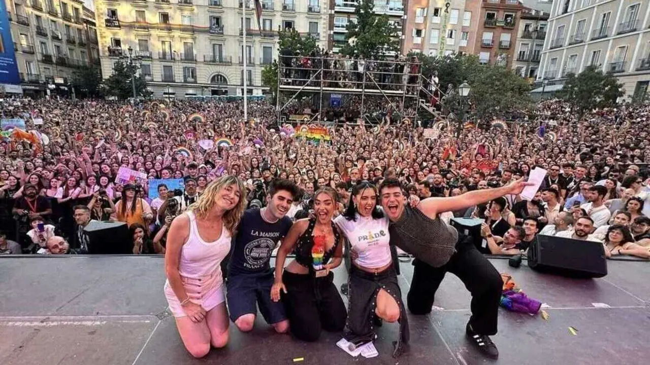 Martin, Juanjo, Chiara, Violeta y Abril Zamora en Madrid | Fuente: MADO Madrid Orgullo
