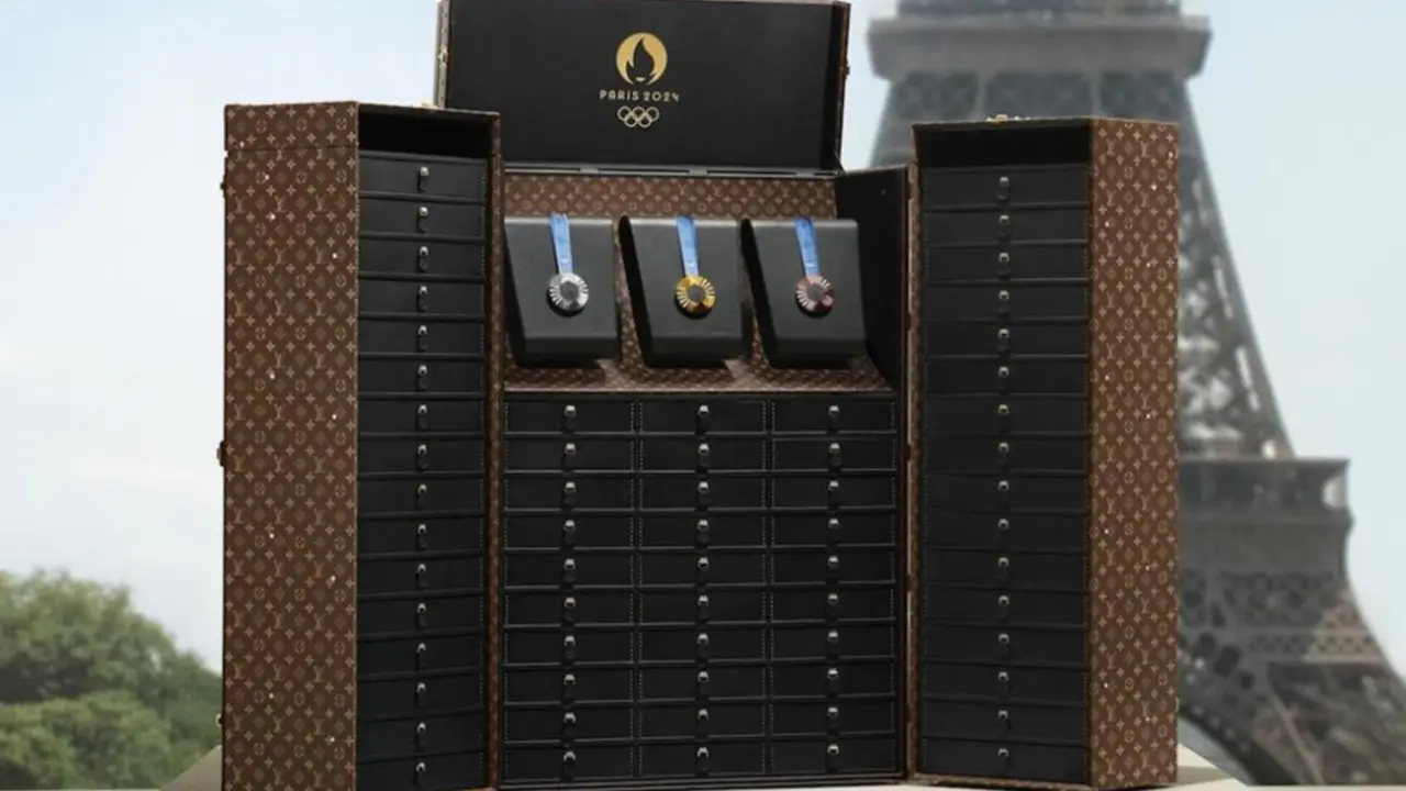 Medallas, baúles y bandejas de Louis Vuitton | Juegos Olímpicos de París 2024