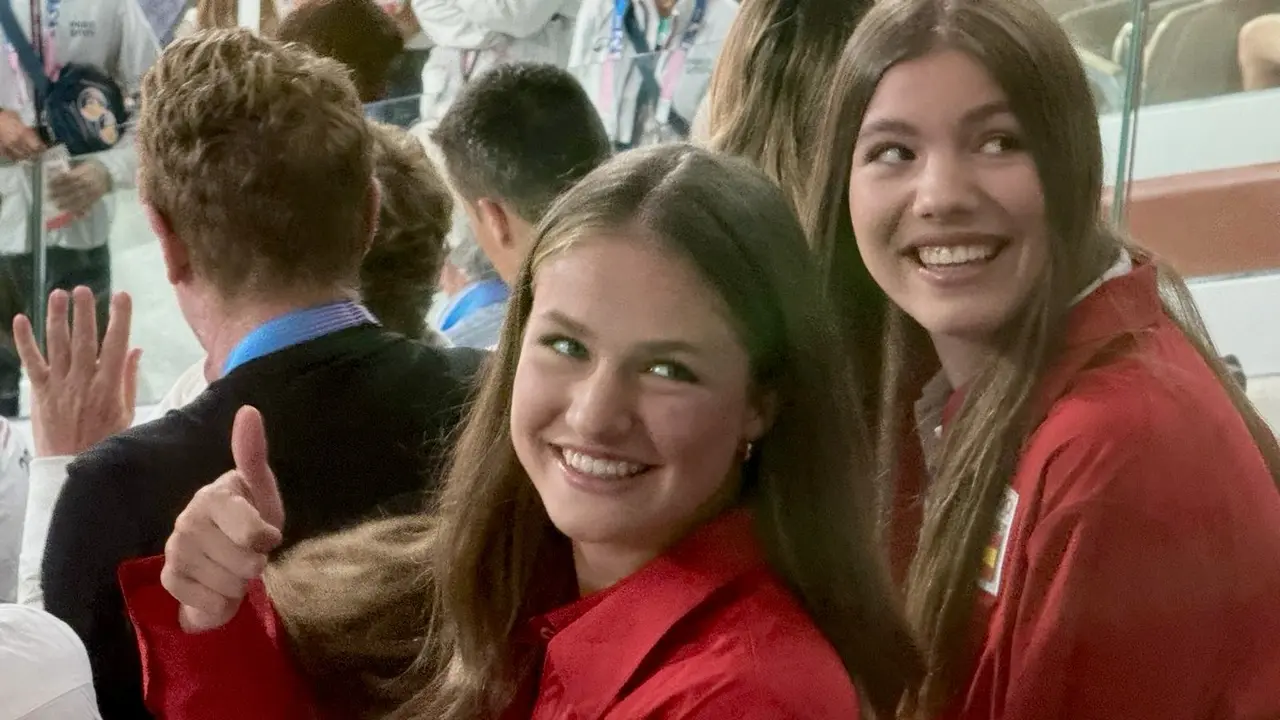 La princesa de Asturias y la infanta Sofía al comienzo del partido de Rafa Nadal y Carlos Alcaraz
