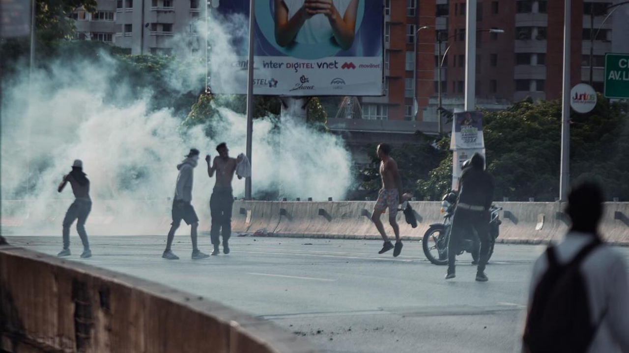 Fotografías por @andresavellanedaseitzer sobre la represión, durante el mes de julio, de las autoridades militares bajo el control del régimen chavista 