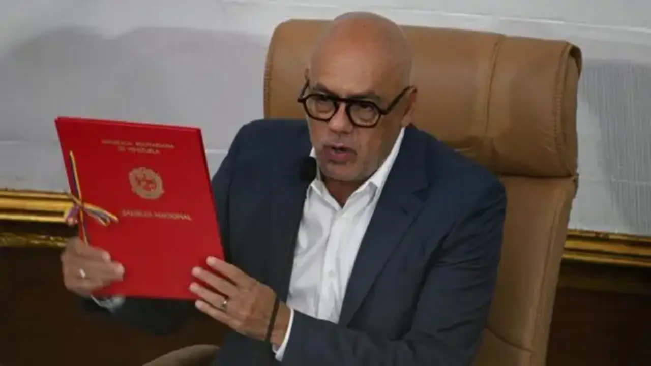 Jorge Rodríguez, actual presidente de la Asamblea Nacional en Venezuela, durante la sesión que aprobó ley contra las ONG “por unanimidad”