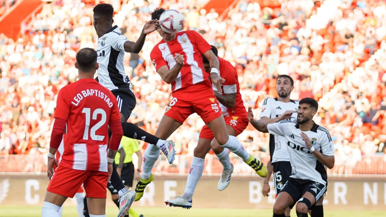 El Almería logro su primera victoria en casa y sale de puestos de descenso en LaLiga Hypermotion. 
